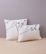 Embroidered pillowcase En Piste