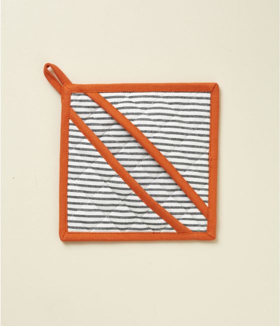 Orange “ Aux Petits Oignons” oven mitt