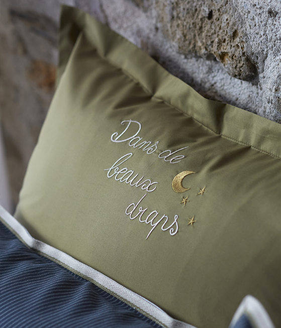 Dans de beaux draps avocado green pillow case