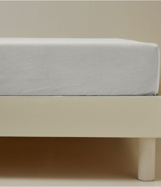 Grey fitted sheet calcium