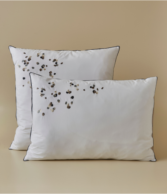 Embroidered pillowcase Promesse