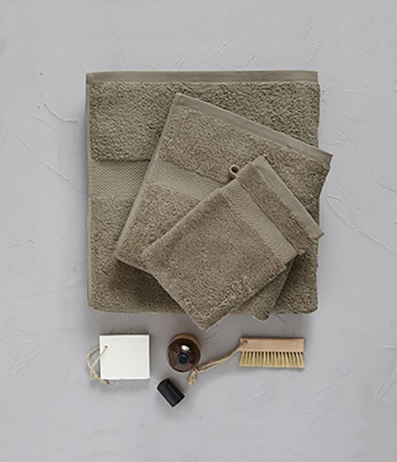 Towel brown taupe 50x100 cm