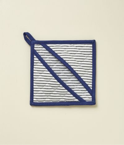 Blue “Aux Petits Oignons” oven mitt