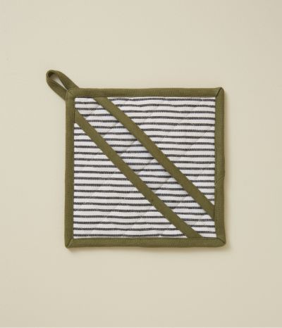 Green “Aux Petits Oignons” oven mitt