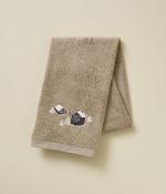 Serviette brodée Au coeur vallée taupe