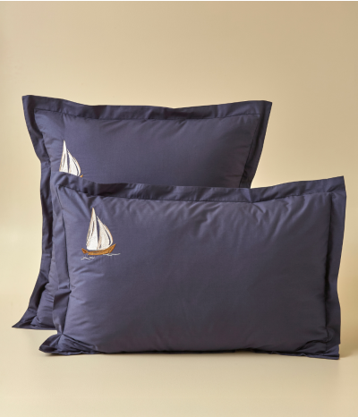 Taie d'oreiller brodée Au large pierre bleu