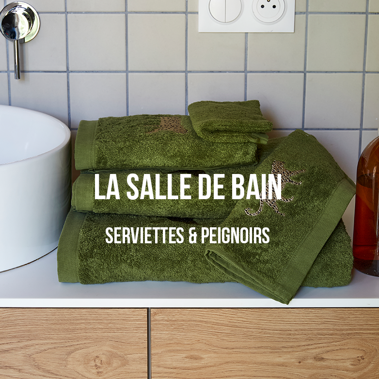 La salle de bain éponge, serviette, gant 